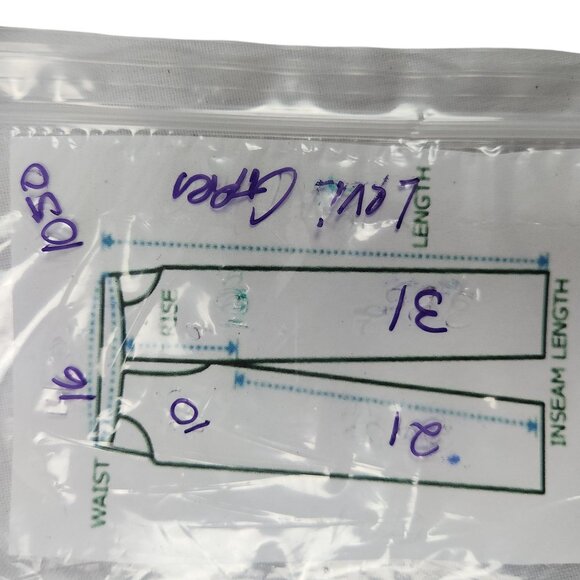 Levis Mid-Rise Capri Jeans Size 10 W30 Dark Wash Denim Cotton Casual - Picture 6 of 7